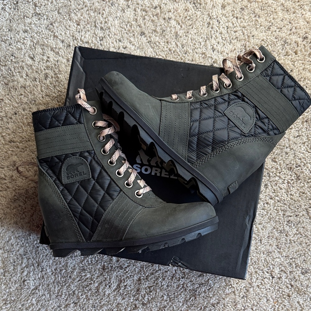 SOREL 🆕 NWT Lexie Dark Slate Heeled Gray Quilted Lace-Up Winter Boots Size 10